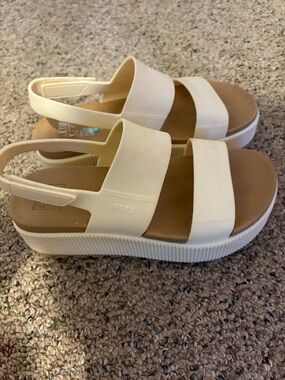 Reef Women’s Cream Platform Slingback Sandals